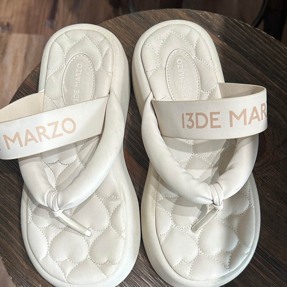 13De marzo  Cream White Quilted Strap Sandals